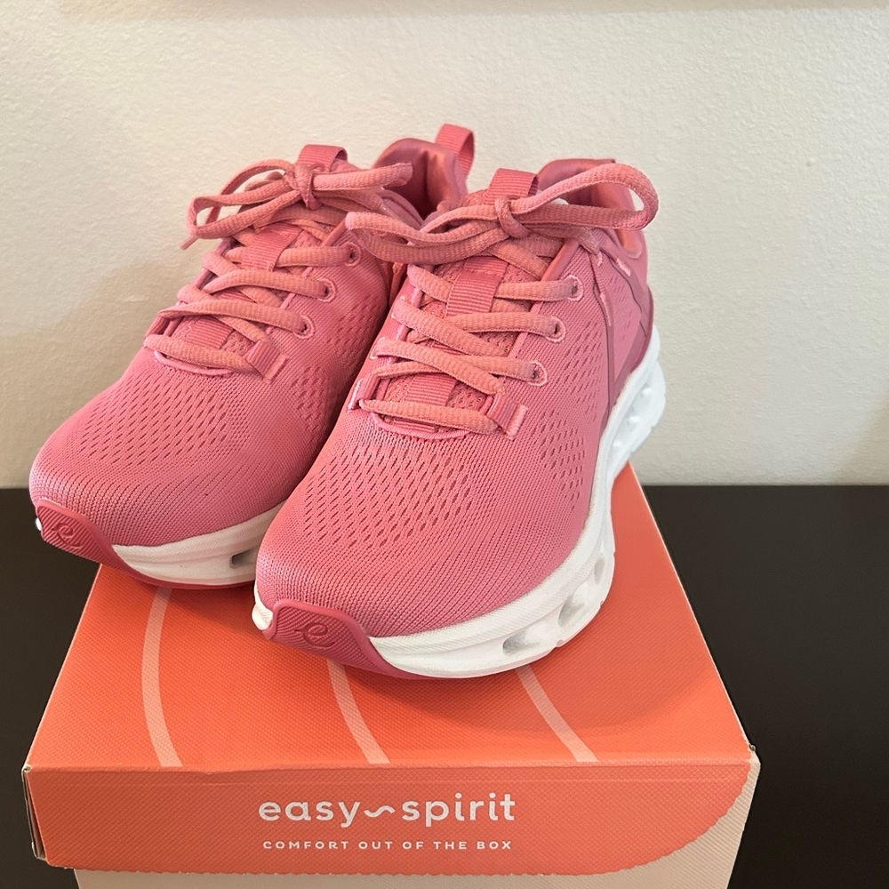 Women's NIB Easy Spirit Pink Athletic Shoes